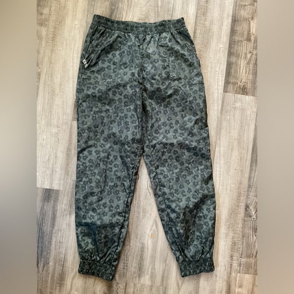 Varley Womens Beckett Pant Medium Pockets Nylon Pull On Mini Camo Floral - Picture 2 of 5